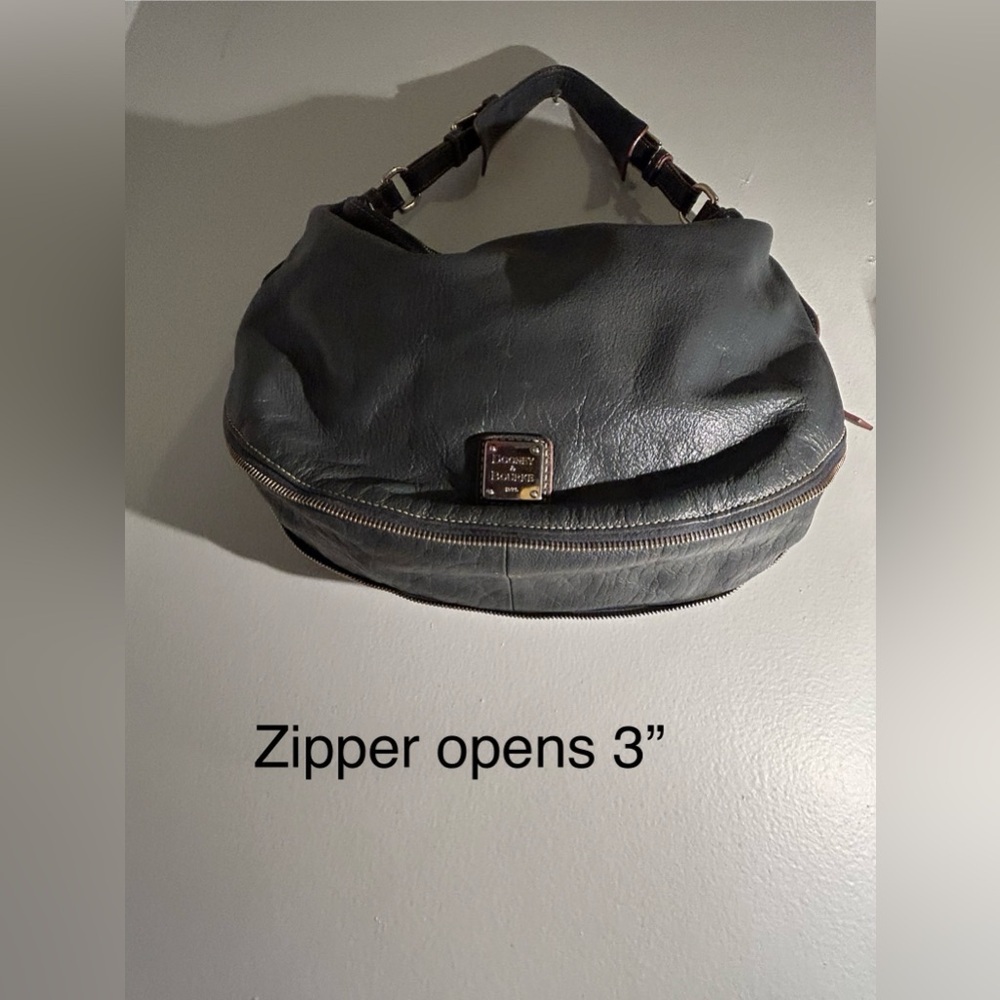 Dooney & Bourke grey leather hobo zip shoulder bag, bottom expandable to 3” - Picture 3 of 13